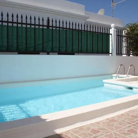 Puerto Del Carmen Sleeps 4 Pool Wifi Apartamento Puerto del Carmen (Lanzarote)