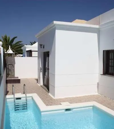 Апартаменты Puerto Del Carmen Sleeps 4 Pool Wifi